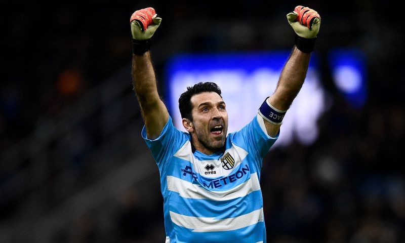 Buffon vervolgt carrière bij nationale ploeg: 'Wil blijven dromen met fans'