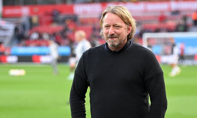 Mislintat en Medic kijken samen naar ajax-transfer