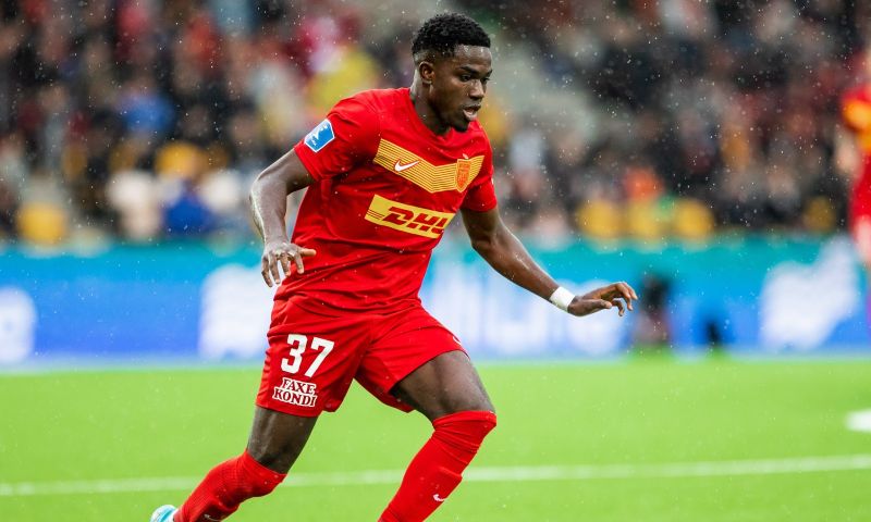 Ajax is volgens Franse media in gesprek met Ernest Nuamah van Nordsjaelland