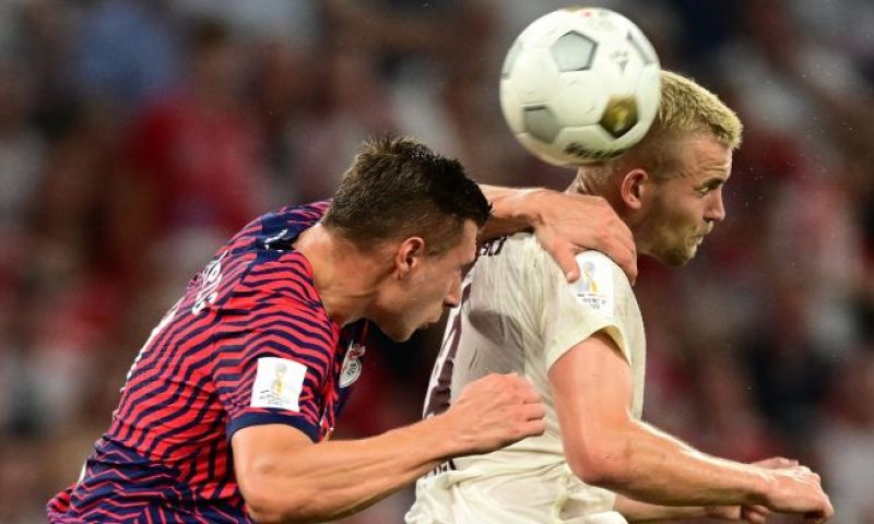 De Ligt verliest van Simons: Leipzig wint Supercup van Bayern door hattrick Olmo