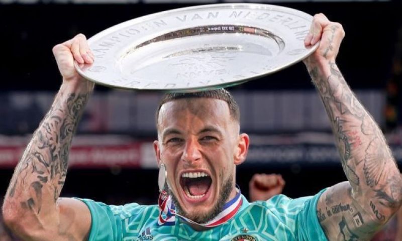 Justin Bijlow heeft op de training van Feyenoord een gebroken pols opgelopen