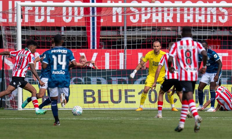Feyenoord wint ook niet van Sparta, 17-jarige Sauer redt in blessuretijd een punt