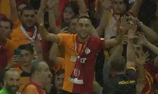 Thumbnail for article: Kijk eens wie daar opduikt, Ziyech meldt zich tussen de harde kern van Galatasaray