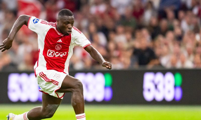 Brobbey houdt zijn hoofd koel en weet wat hij moet doen bij Ajax