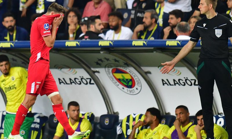 FC Twente heeft met flinke cijfers verloren van Fenerbahçe