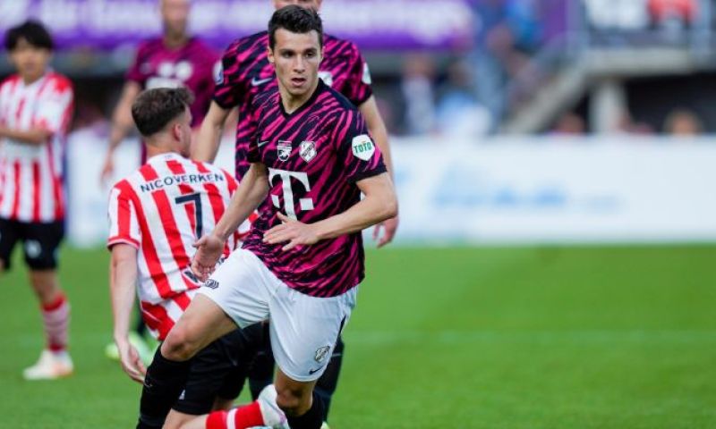 FC Utrecht ziet topscorer Douvikas voor recordbedrag verkassen