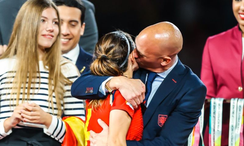 'Spaanse voetbalbond overweegt uit UEFA te stappen na schorsing Rubiales'