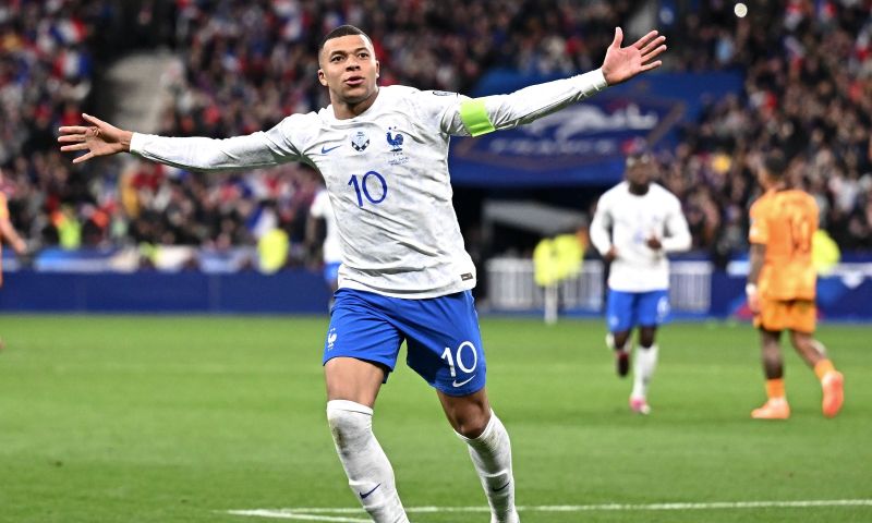 Mbappé is in gesprek met PSG over een nieuw contract