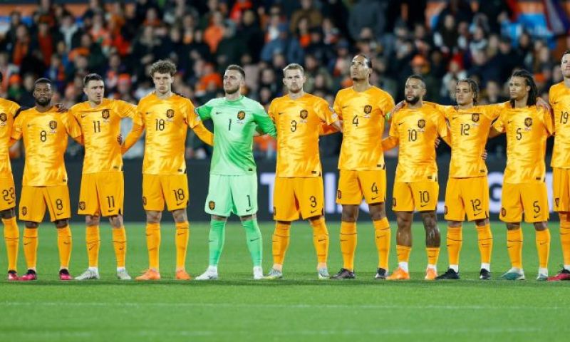 Nederland valt over opstelling Oranje: 'Koeman wil denk ik graag ontslagen worden'