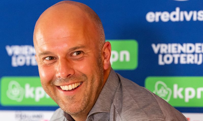 Volg hier de persconferentie van Arne Slot in aanloop naar de wedstrijd tegen Ajax