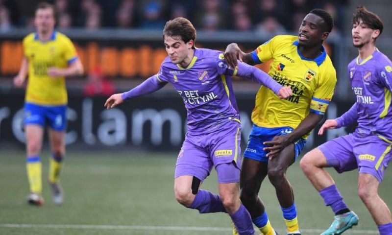 De wedstrijd tussen Ajax en Volendam wordt op donderdag 2 november gespeeld