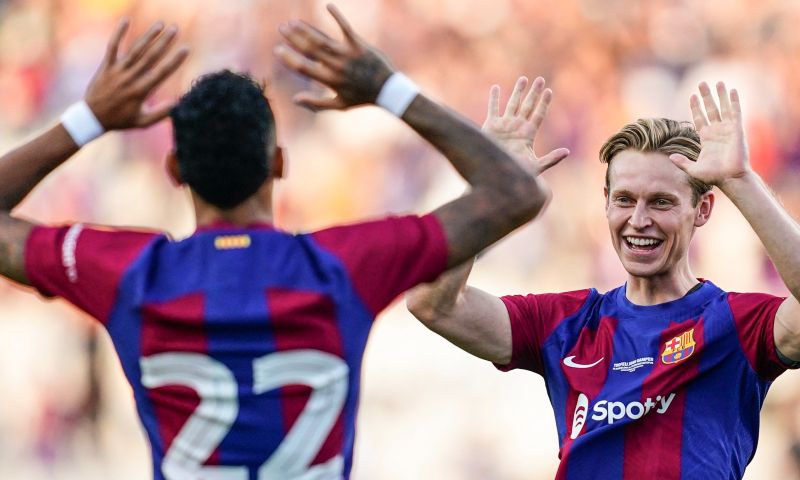 De Jong en Barcelona voeren gesprekken over het verlengen van zijn contract