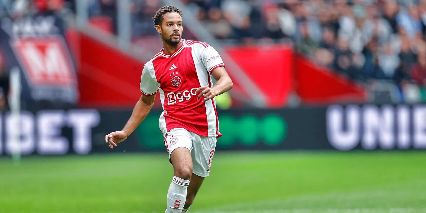 Devyne Rensch spreekt van een k*tsituatie bij Ajax