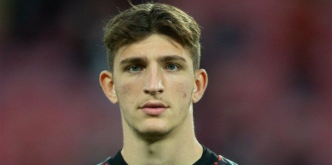 'Eindelijk: verdediger al een jaar onder contract bij Ajax, maar is nu pas fit'