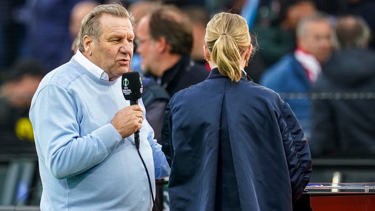 Feyenoorder Boskamp zingt op live tv mee: 'Niets is sterker dan dat ene woord!'