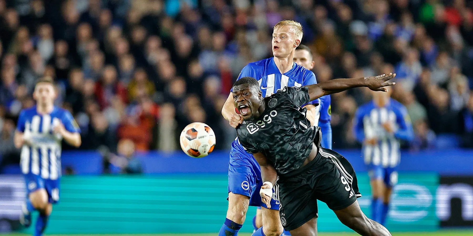 Brobbey kansloos tegen Brighton: "We zakten te ver terug op het veld"