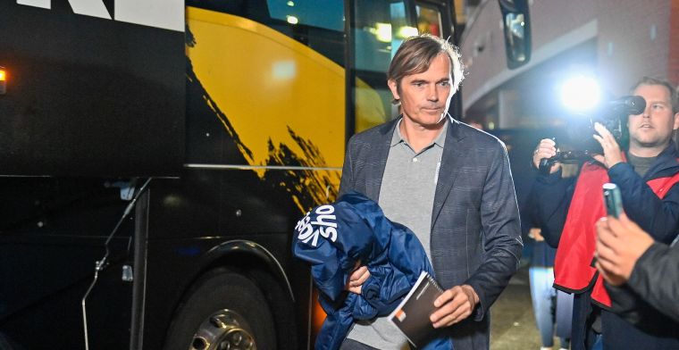 Vitesse wil Cocu-vertrek intern oplossen