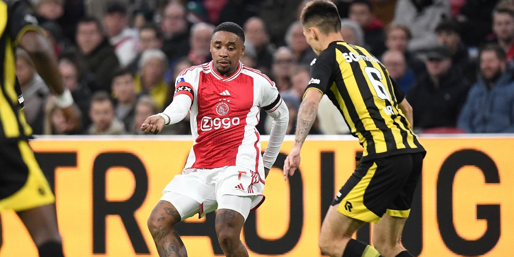 Steven Bergwijn zag een boze trainer bij Ajax