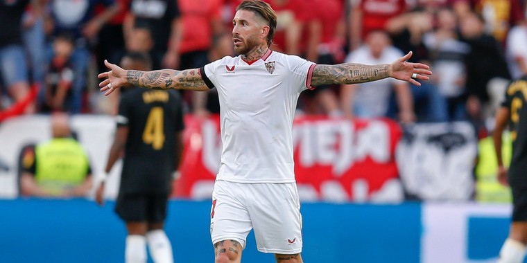 Sergio Ramos van Sevilla vertelt over Luuk de Jong van PSV in Champions League