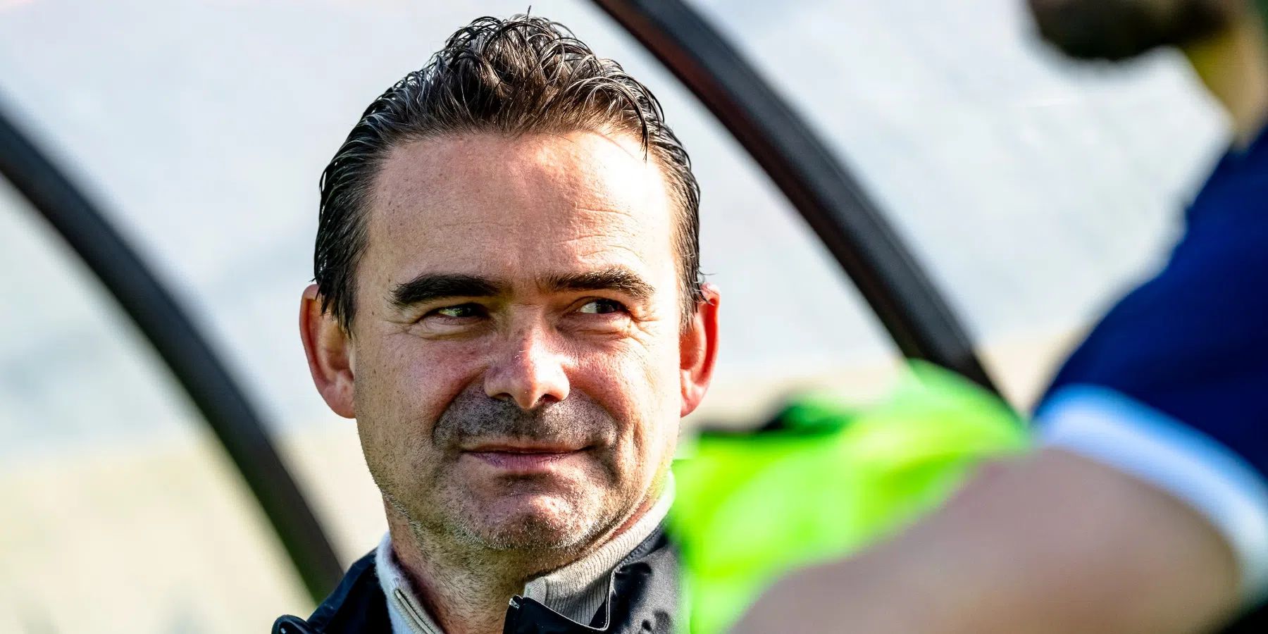 De KNVB heeft de zaak van Marc Overmars bij de FIFA neergelegd, meldt VI