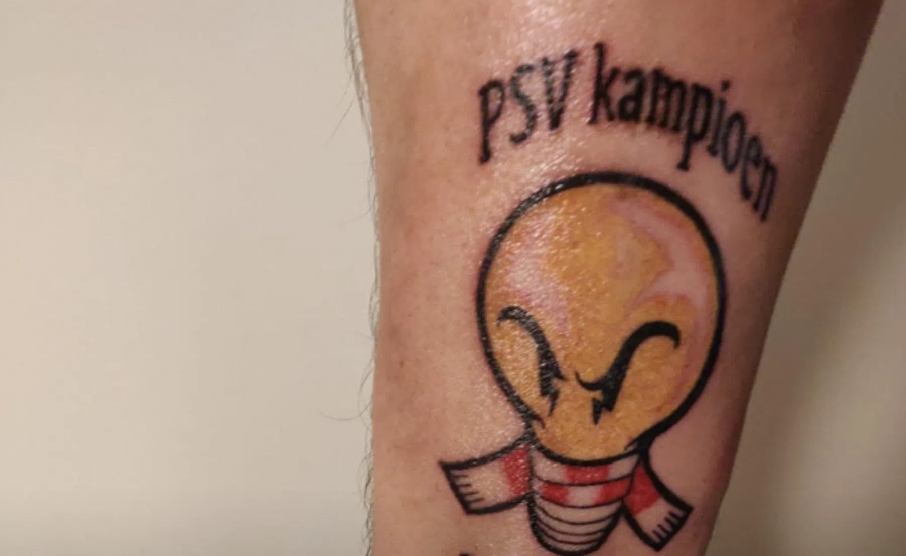 Een PSV-fan heeft al een vroegtijdige tatoeage gezet