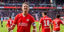 Thumbnail for article: Waar en wanneer wordt de kraker tussen AZ en PSV uitgezonden?