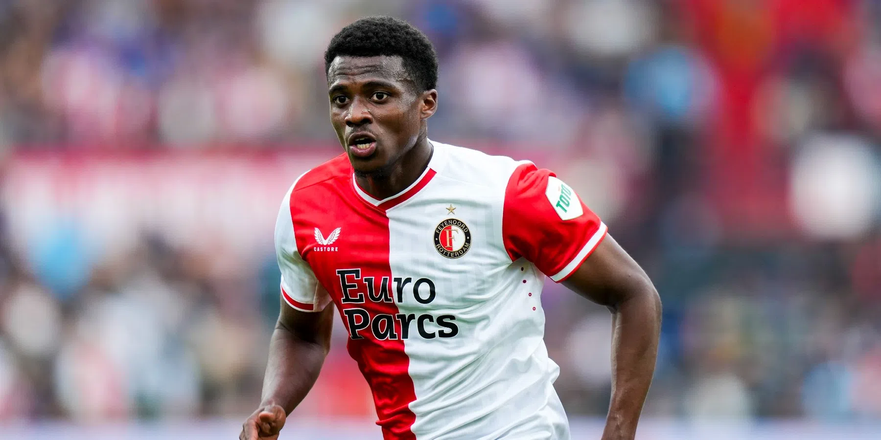 Feyenoord heeft een eerste bod van Hellas Verona voor Javairo Dilrosun afgeslagen