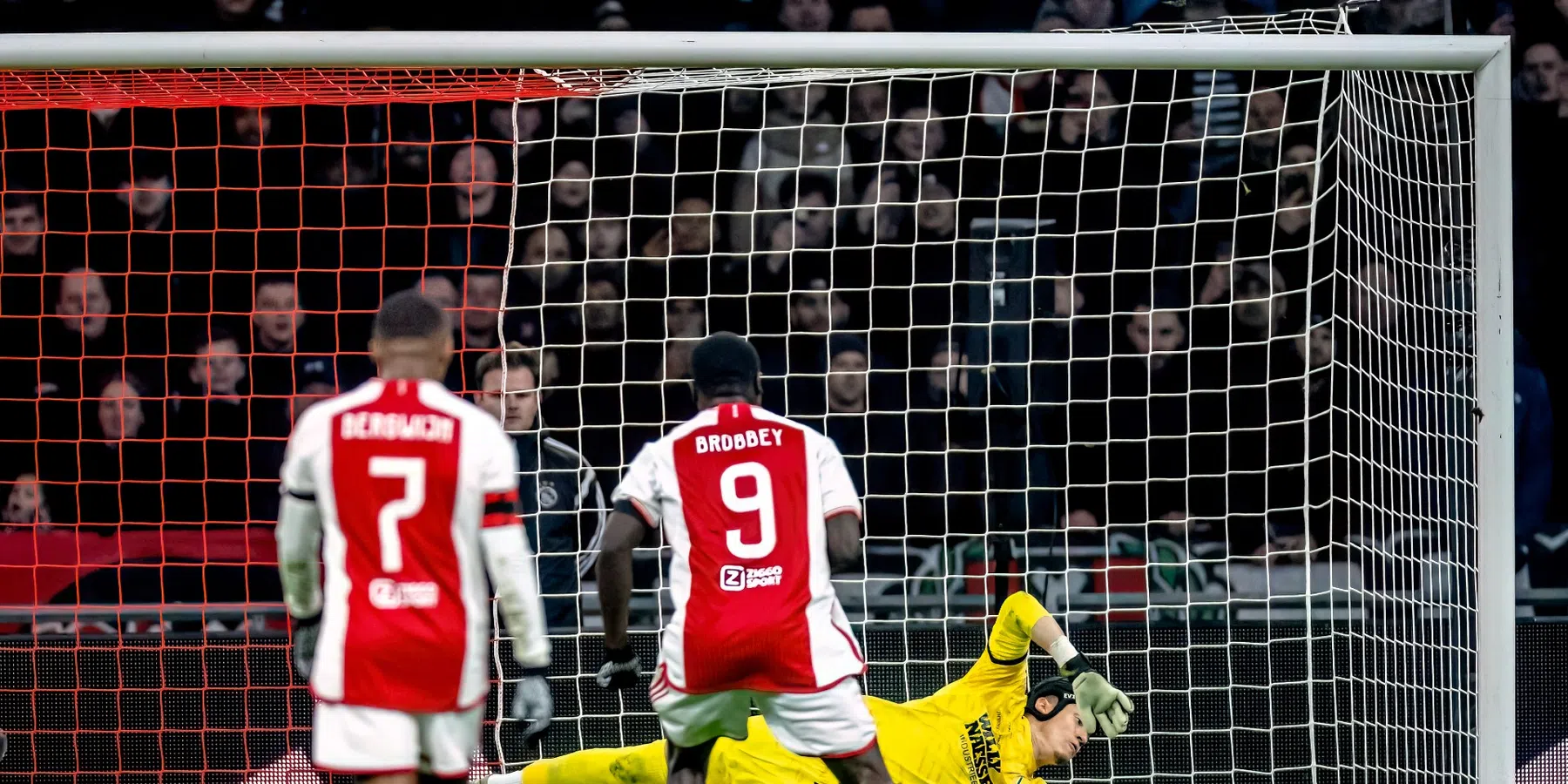 Ajax doet goede zaken in de strijd voor plek drie: RKC wordt met 4-1 verslagen 