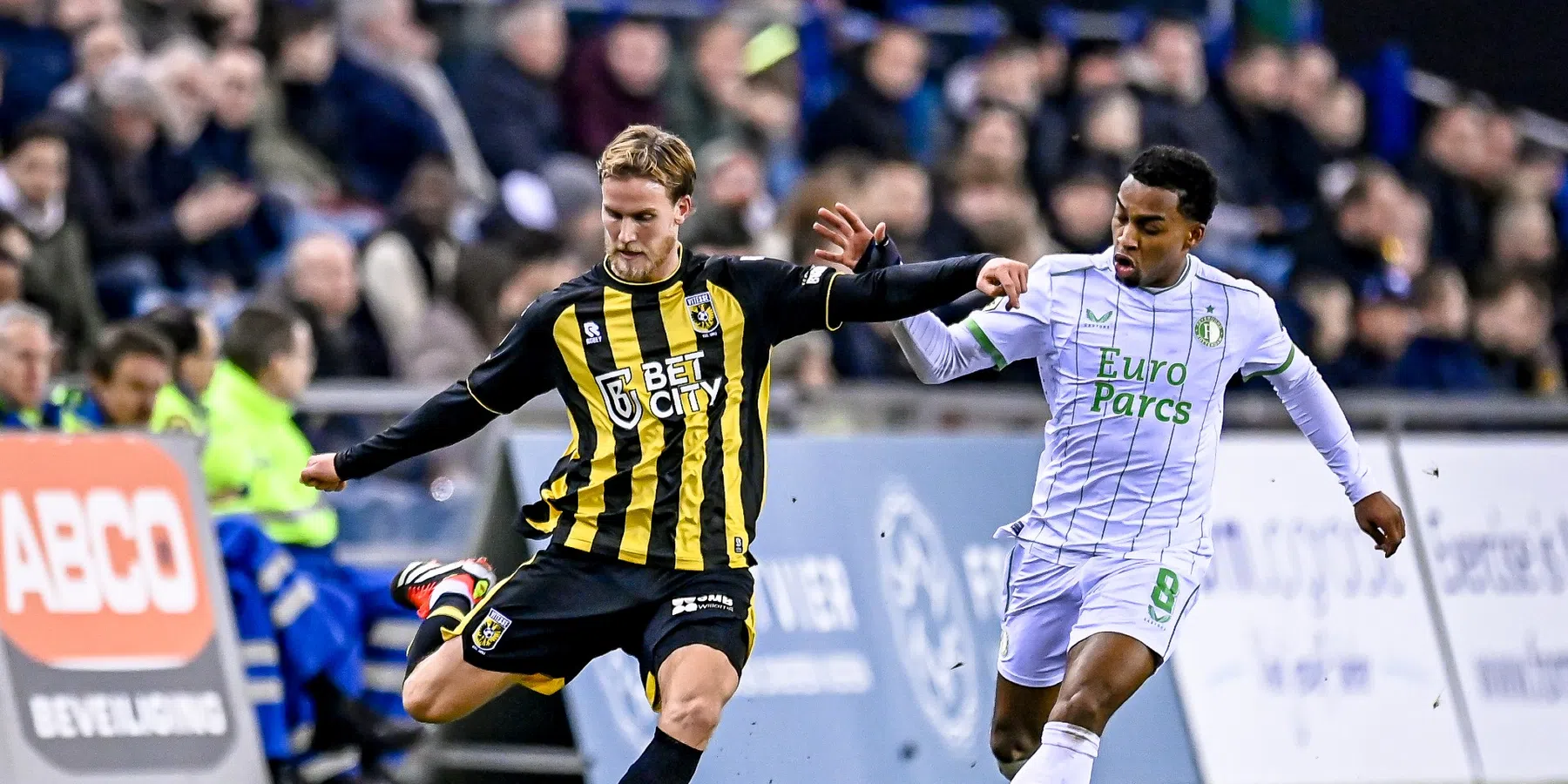 Vitesse en Feyenoord staken tijdelijk