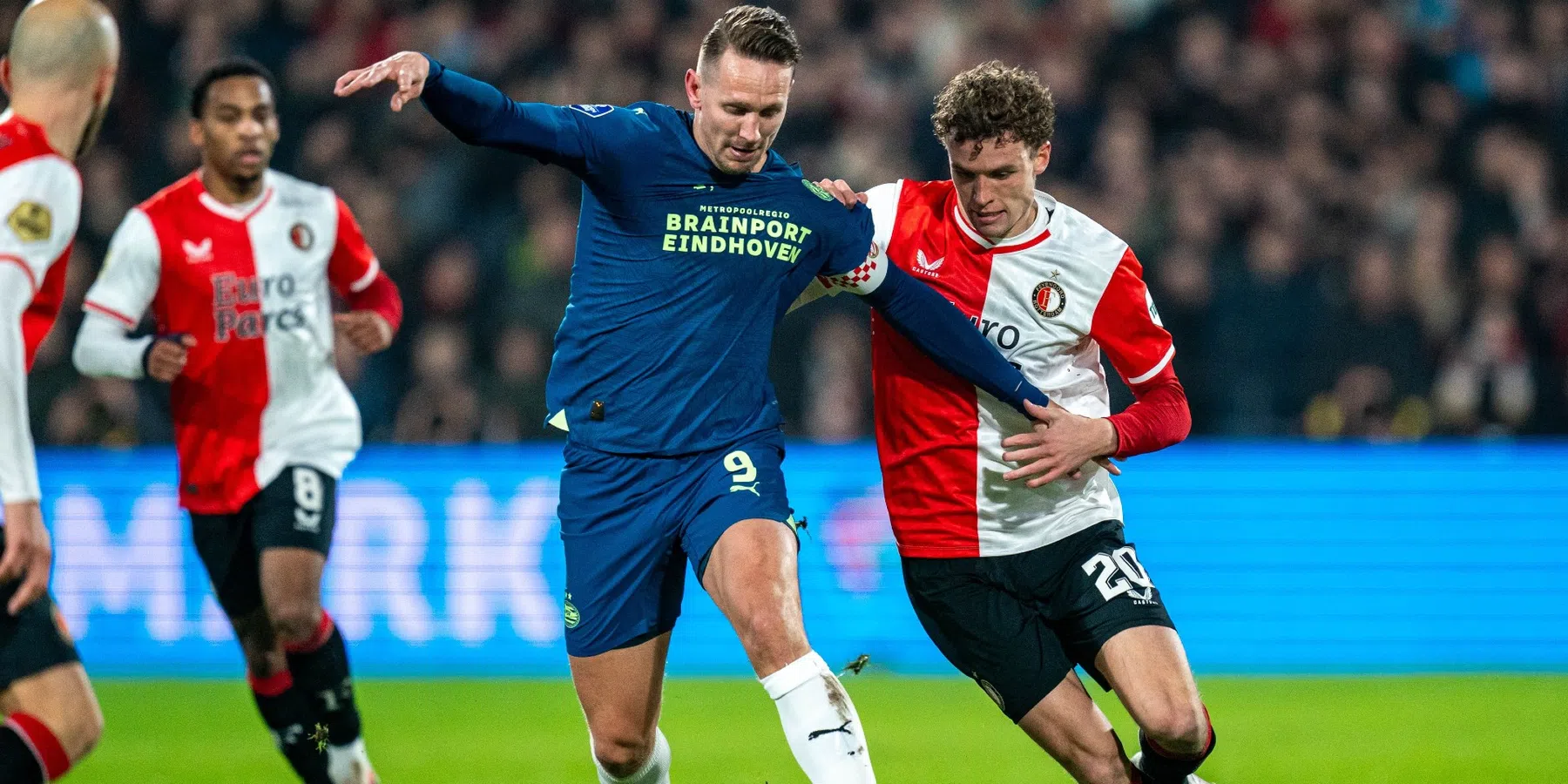 Feyenoord wint van PSV en plaatst zich voor de kwartfinales van de KNVB beker