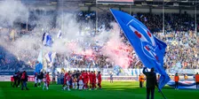 Thumbnail for article: Heerenveen - AZ na luttele minuten gestaakt: grote hoeveelheid vuurwerk op veld