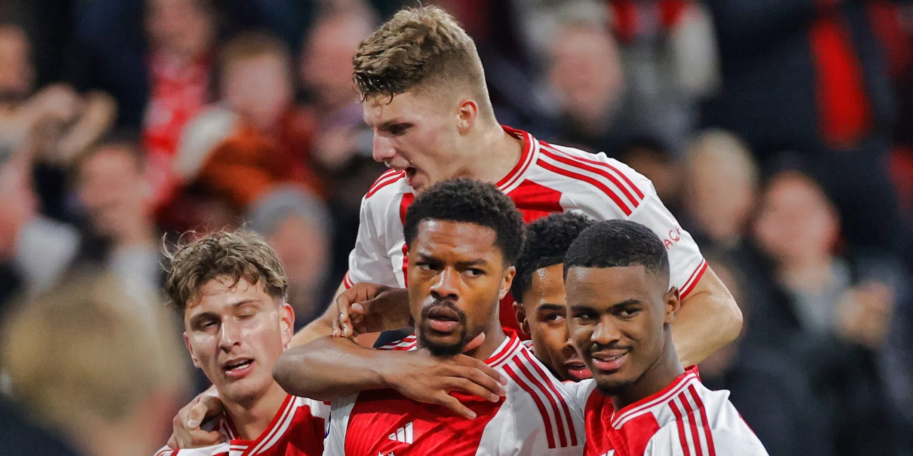 Dit is het prijskaartje dat Ajax aan Chuba Akpom heeft verbonden