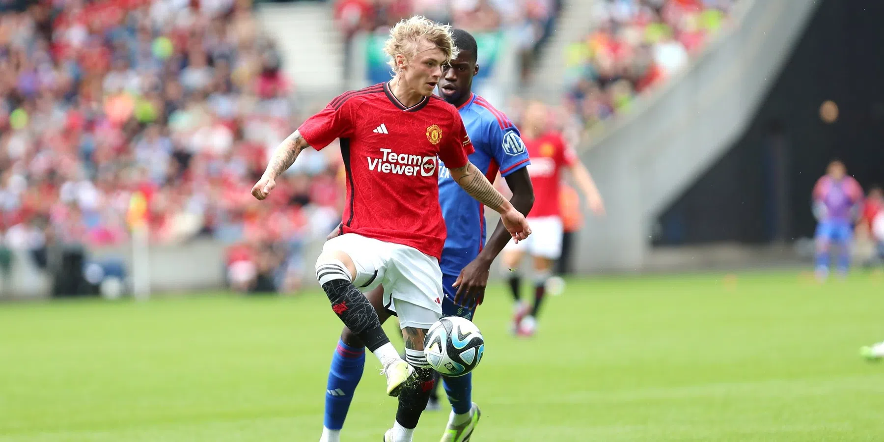 Ajax is in de markt voor Isak Hansen-Aarøen van Manchester United