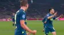 Thumbnail for article: Hoe kan het ook anders: Luuk de Jong schiet raak tegen Ajax, PSV weer gelijk