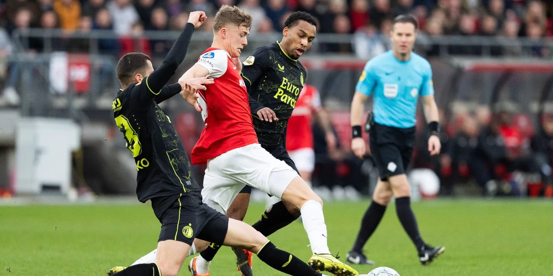 Feyenoord is er met de overwinning vandoor gegaan tegen AZ