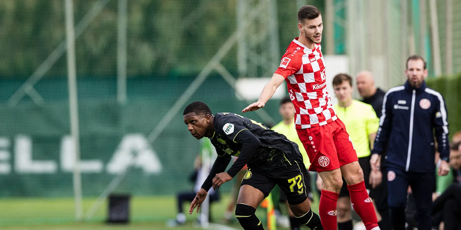 Wie is Givairo Read, het Feyenoord-talent dat zijn contract heeft verlengd?