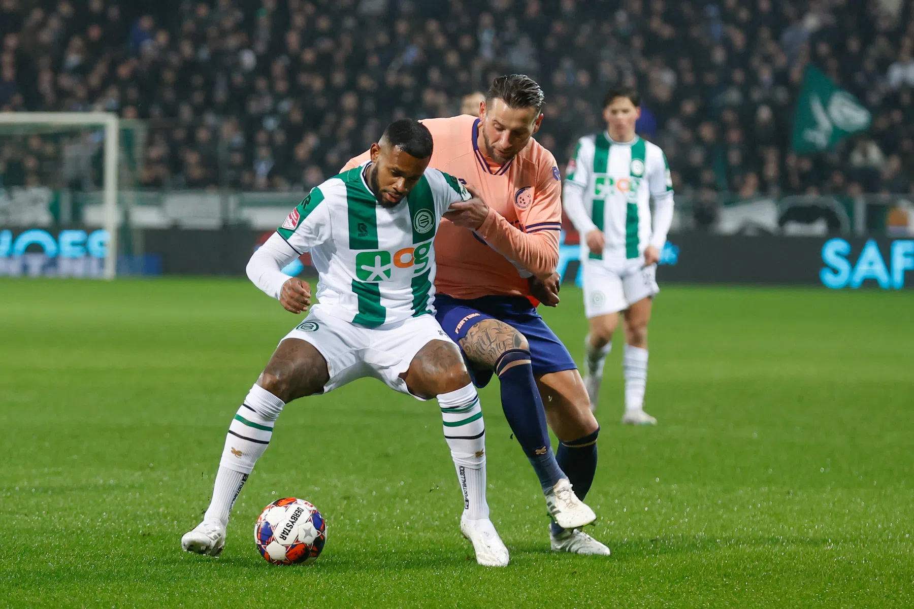 FC Groningen wint slijtageslag na strafschoppen en is door naar halve finale beker