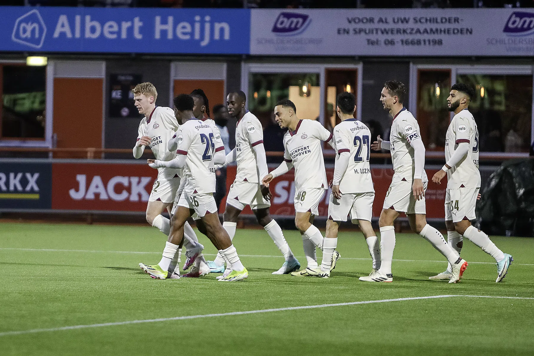 PSV rekent na vroege achterstand alsnog met ruime cijfers af met FC Volendam