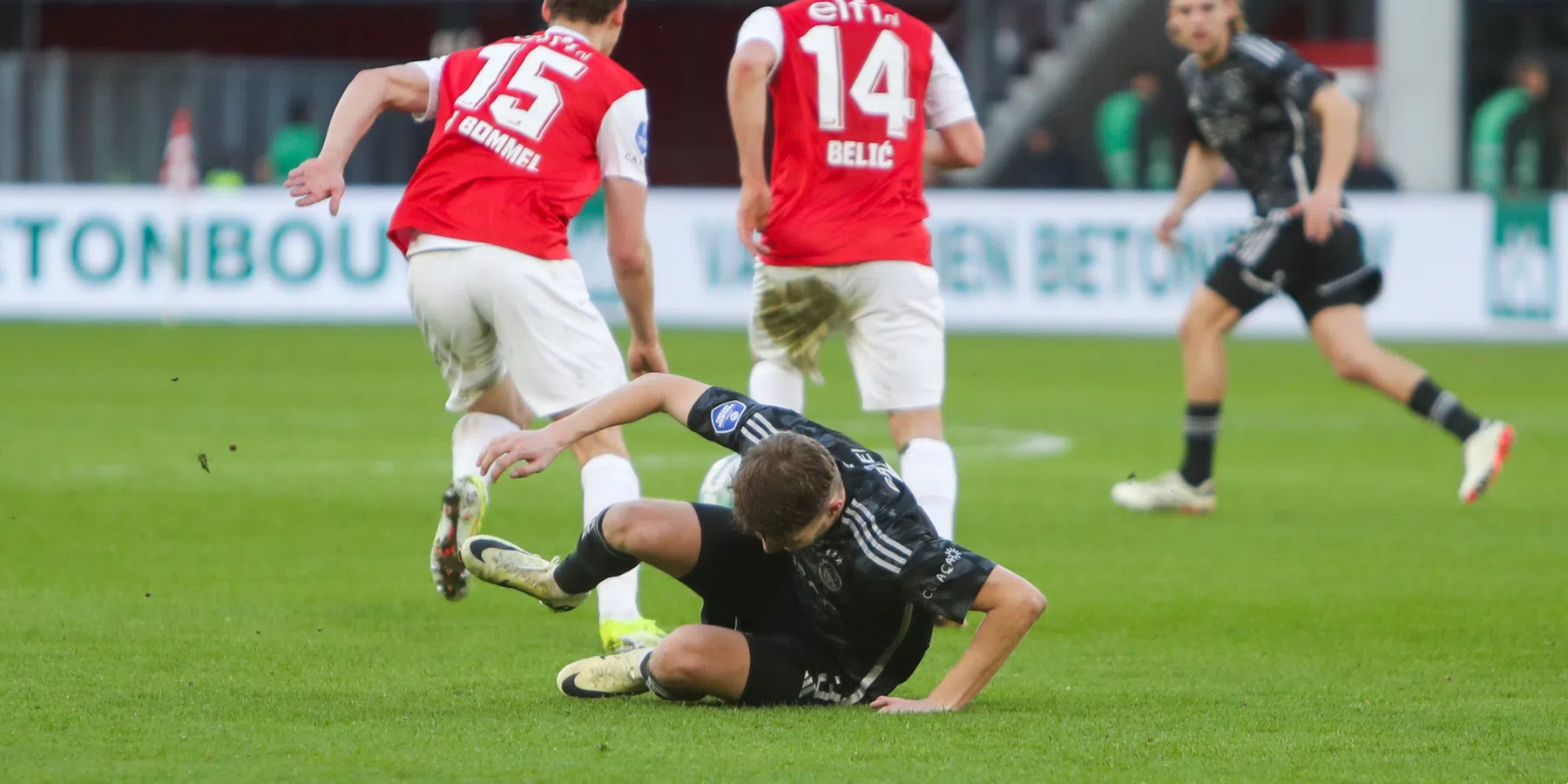 Ajax-fans halen hard uit naar vroeg gewisselde Gaaei