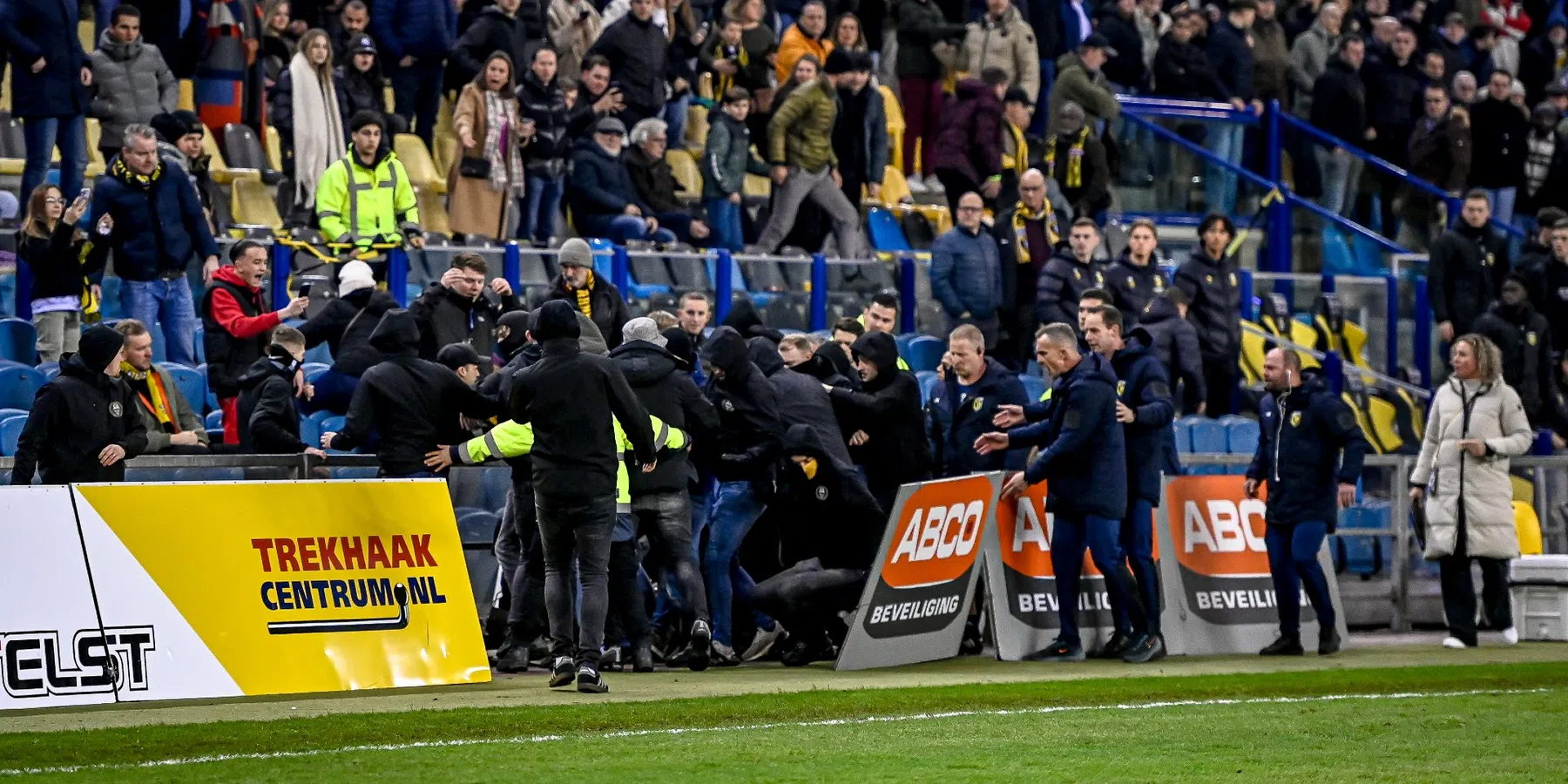 Deze straf krijgt Vitesse door de wanordelijkheden tijdens Feyenoord-thuis