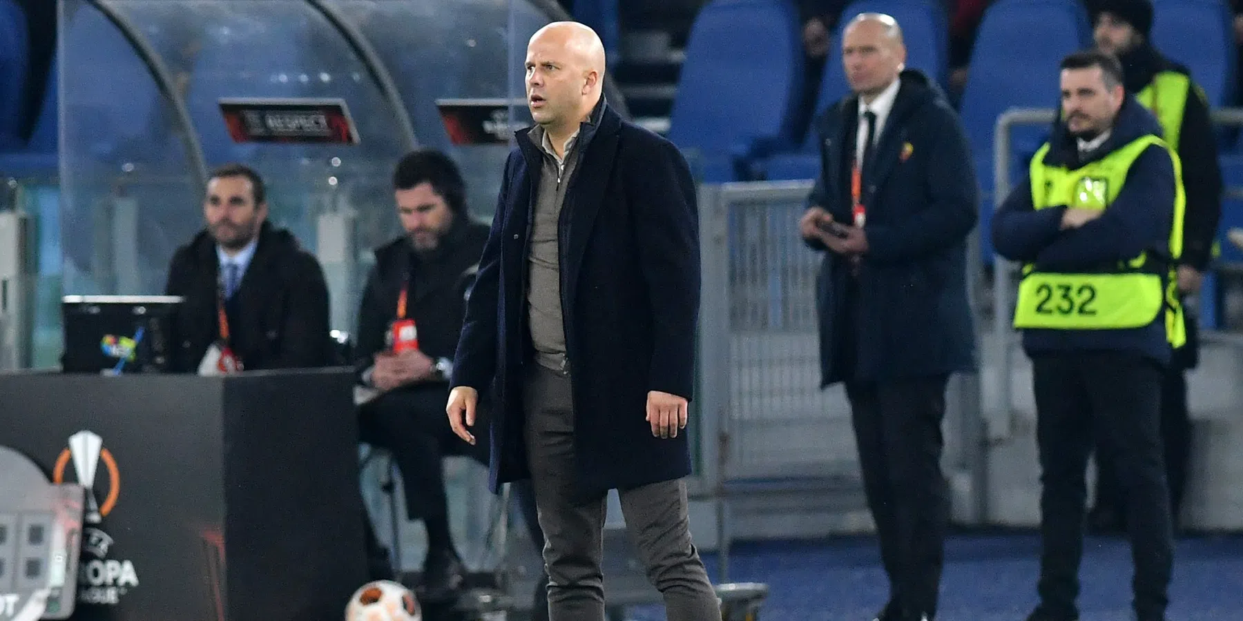 wie kan Stengs vervangen op het middenveld tegen PSV?