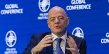 Thumbnail for article: FIFA-baas Infantino spreekt blauwe kaart tegen: 'Geen onderwerp van gesprek'