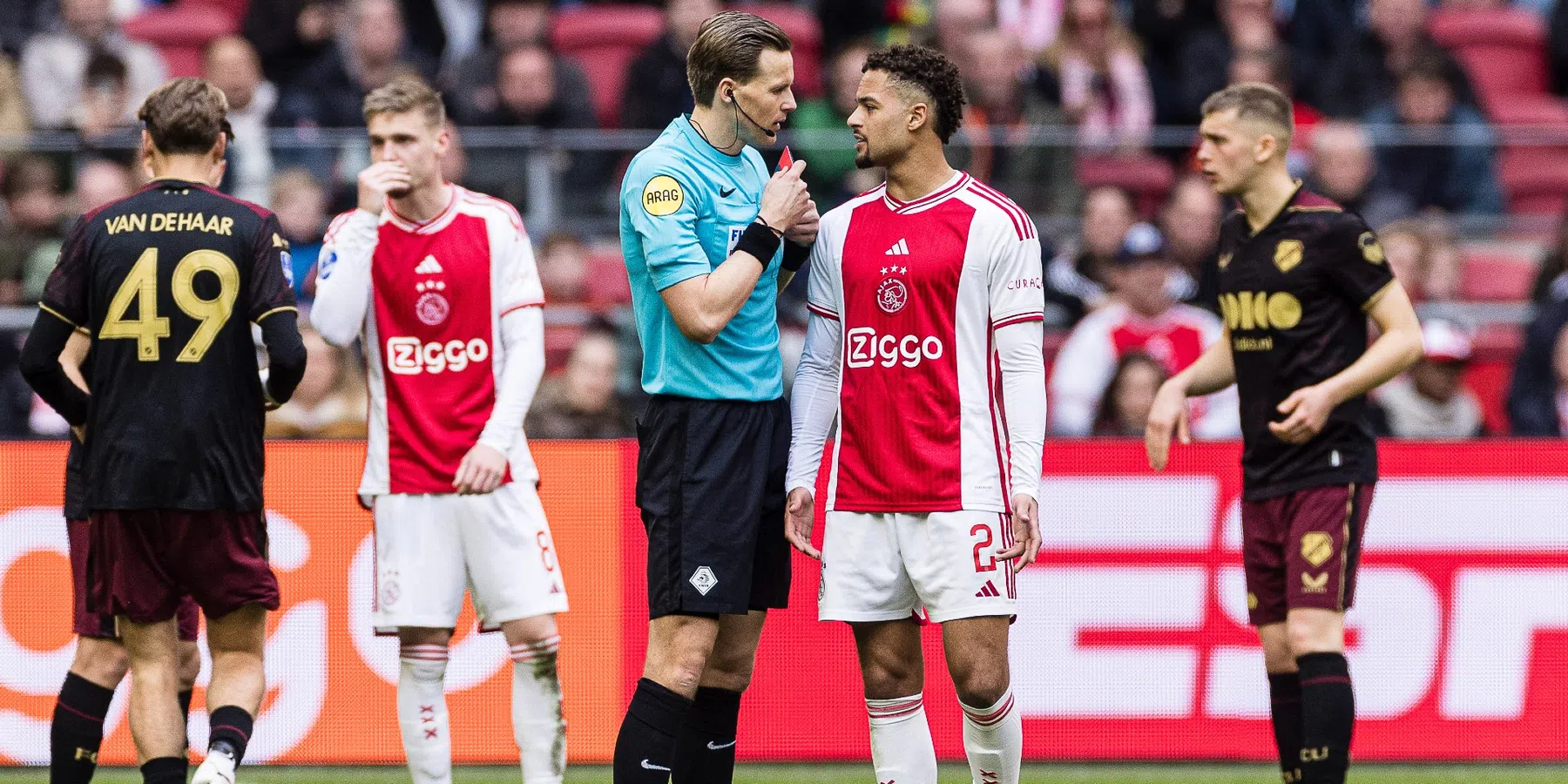 Rensch is door de KNVB voor drie wedstrijden waarvan één voorwaardelijk geschorst