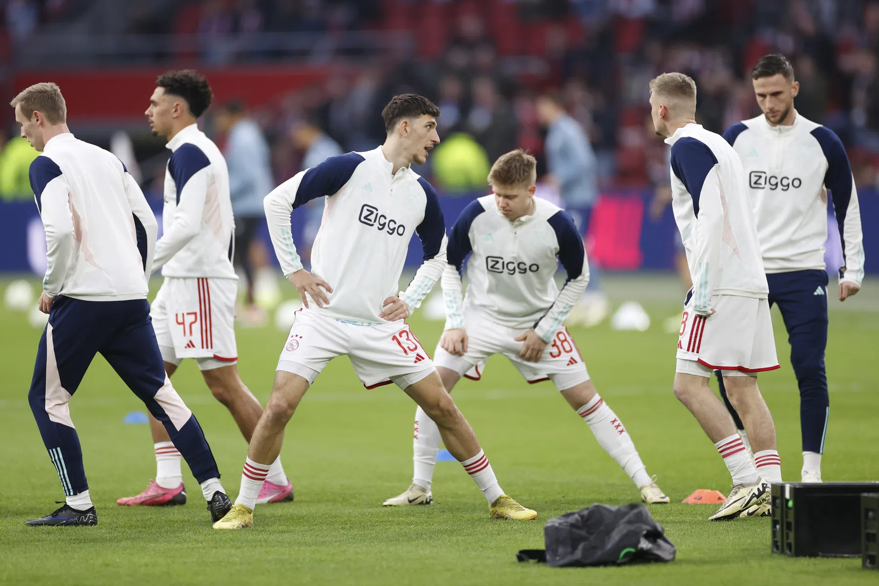 Ajax-verdediger geprezen tijdens eerste helft tegen Aston Villa: 'Sublieme speler'