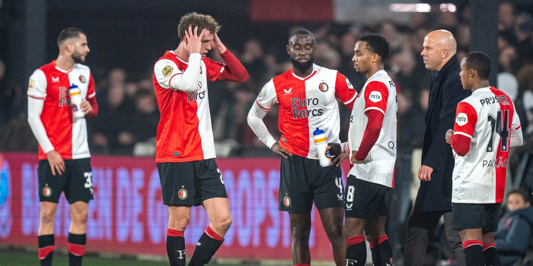 Feyenoord lijkt komende zomer veel transfers te gaan doen, Slot moet renoveren