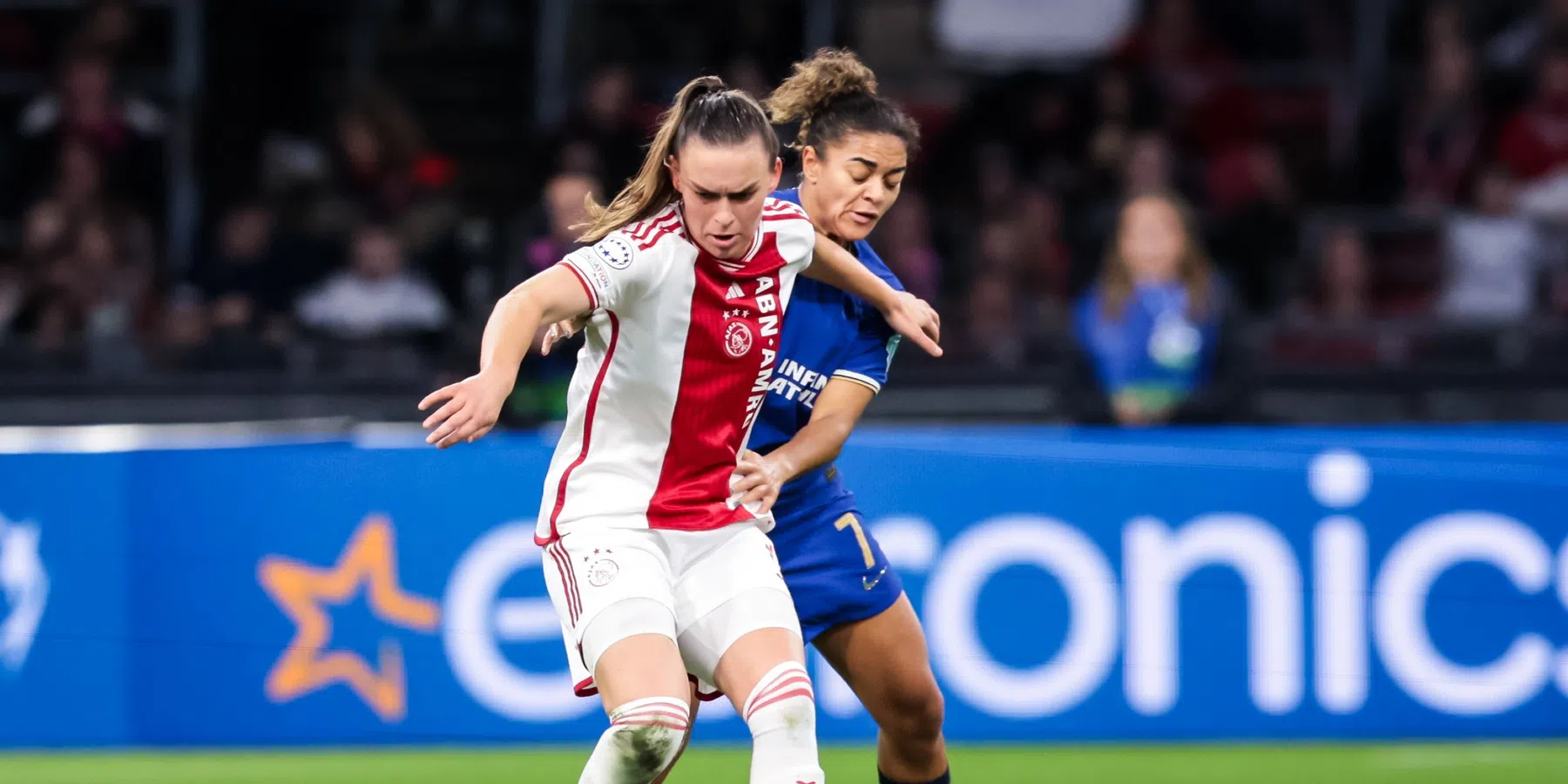 De Ajax Vrouwen hebben met 0-3 verloren van Chelsea in de Champions League