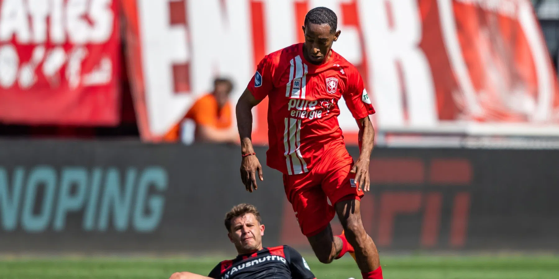 Volgens Voetbal International wil FC Twente het contract van Brenet ontbinden