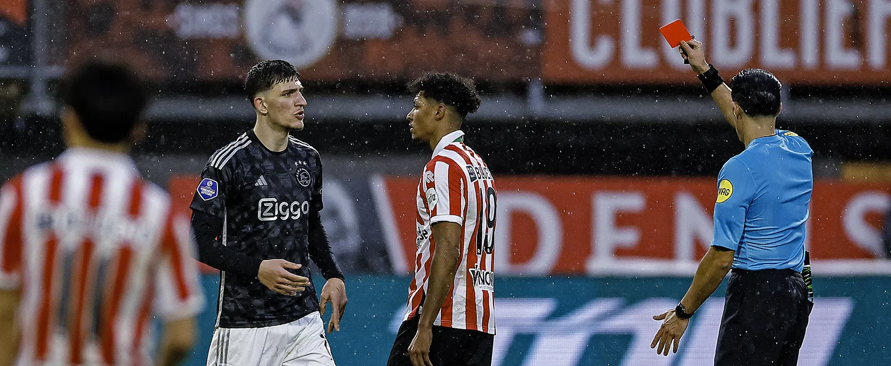 Ajax kreeg al bijna drie jaar geen rode kaart mee