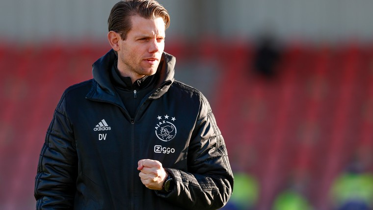 Dave Vos van Jong Ajax lijkt de nieuwe assistent-trainer van Ajax 1 te gaan worden