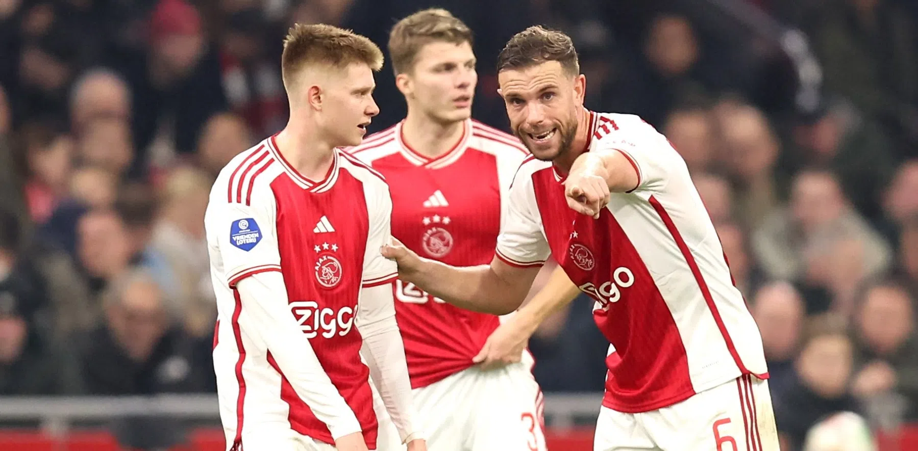 Volgens Voetbal International gaat het Ajax-middenveld komende zomer op de schop